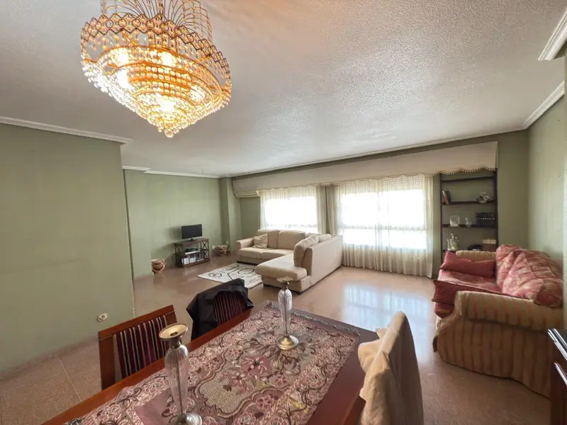 Piso en venta con terraza en Alicante Centro