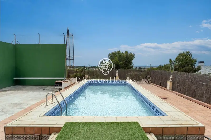 Chalet en Venta Vilanova i la Geltru con Piscina y Vistas al Mar