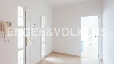 Casa unifamiliar en La Cañada 320m2 5 habitaciones Piscina Jardín