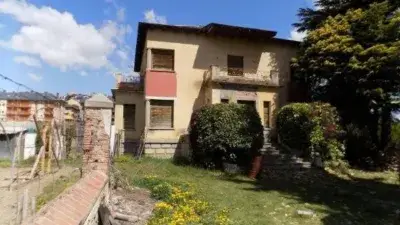 Chalet con 2 Viviendas Independientes en Puigcerd	
da