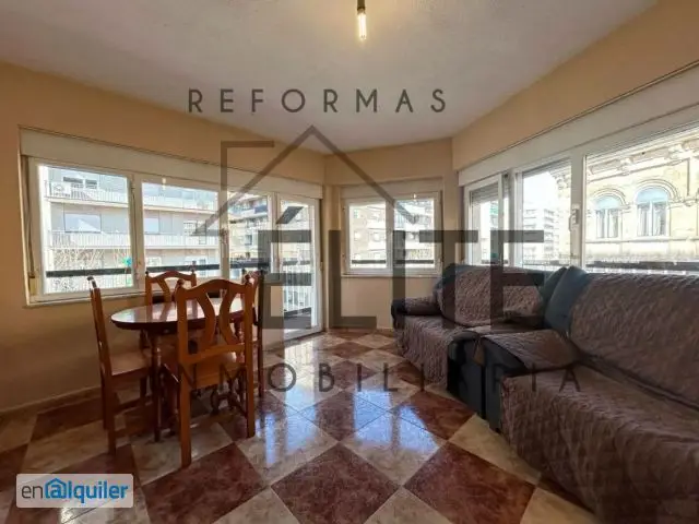 Piso en Salamanca Centro cuatro dormitorios dos baños gran balcón