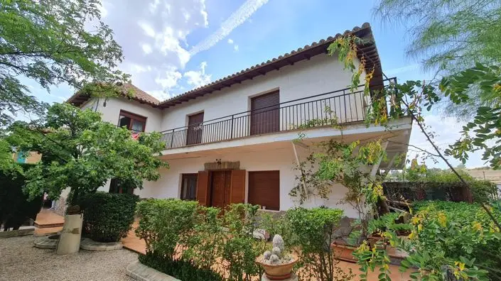 Villa de 8 Dormitorios en Venta cerca de Monóvar