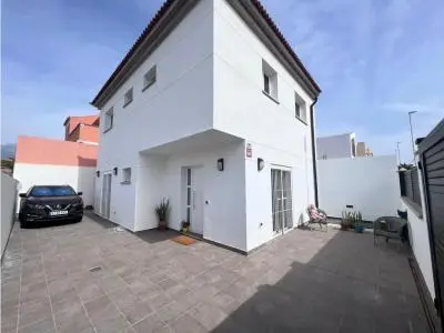 Chalet Independiente en La Listada Arico 149m2 3 Dormitorios 2 Baños