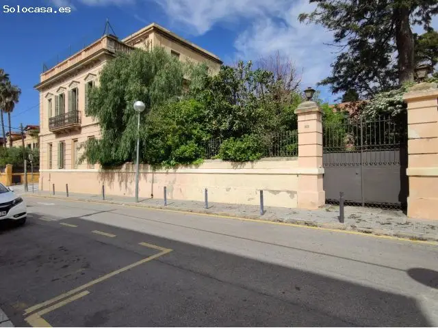 Casa con Jardín en La Bonanova Ideal para Inversión o Vivienda