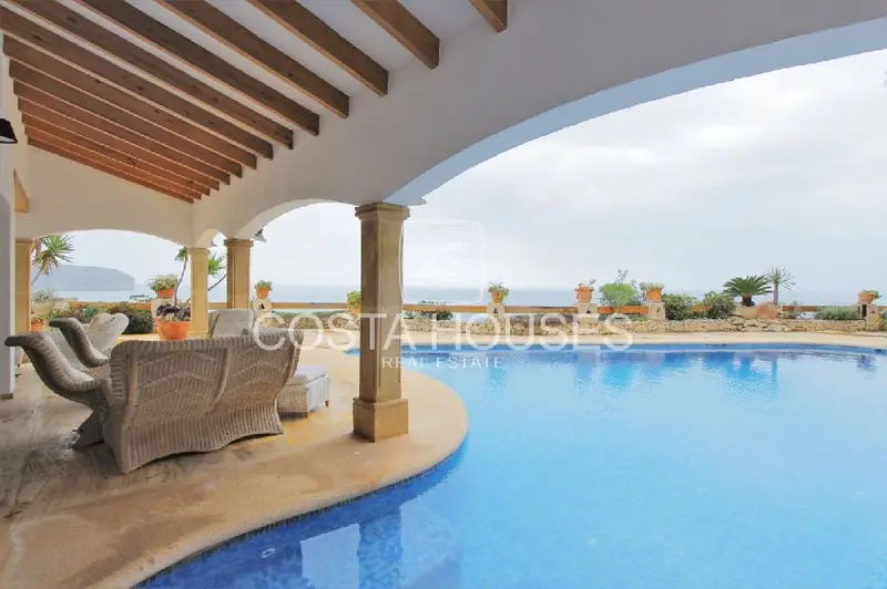 Villa de Lujo en Moraira con 5 Dormitorios y Vistas al Mar