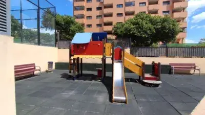 Apartamento en Villajoyosa cerca de la playa con piscina y parking