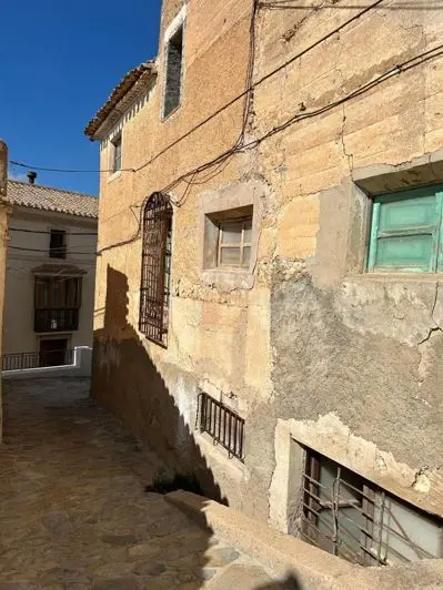 Casa de Pueblo de 4 Dormitorios en Venta