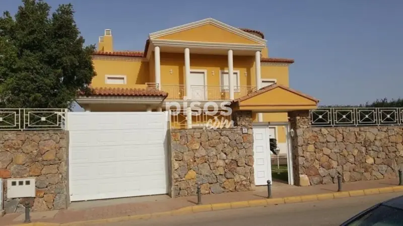 Villa en Marina de la Torre con Piscina Privada y Garaje