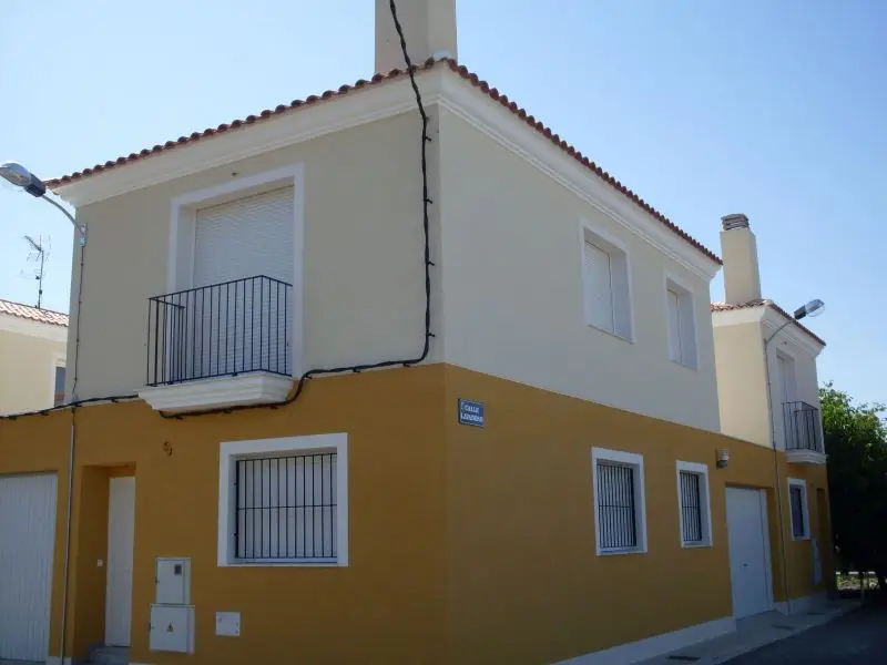Venta de Casas Adosadas en Villena con Garaje y Trastero