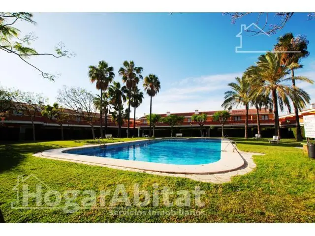 Adosado Luminoso En Residencial Con Piscina Y Terraza, Cerca Del Mar