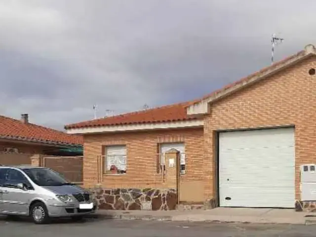 Casa adosada en venta en Calle Don Quijote de La Mancha