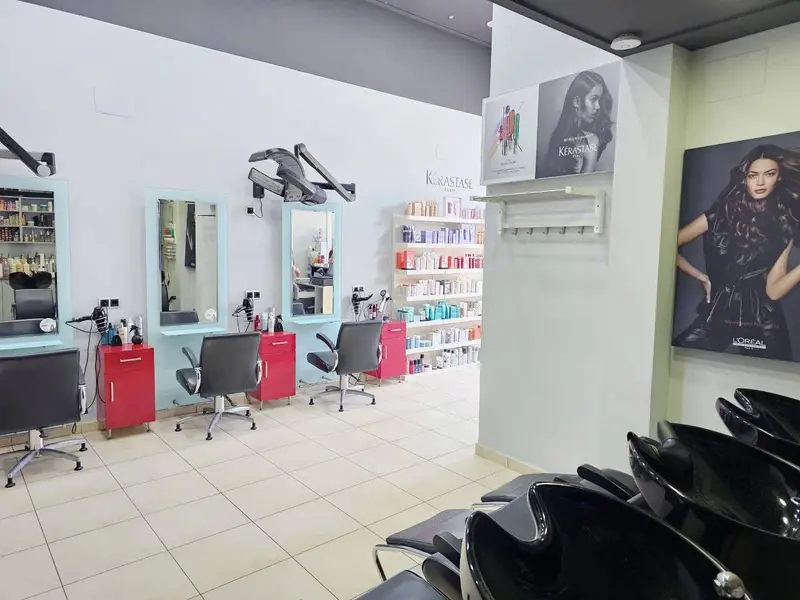 Traspaso Salón Belleza Dénia Puerto Equipado