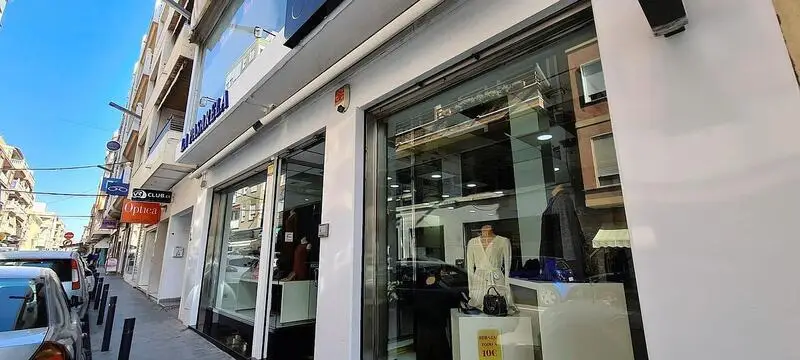 Traspaso Local Comercial Torrevieja Centro 2 Plantas