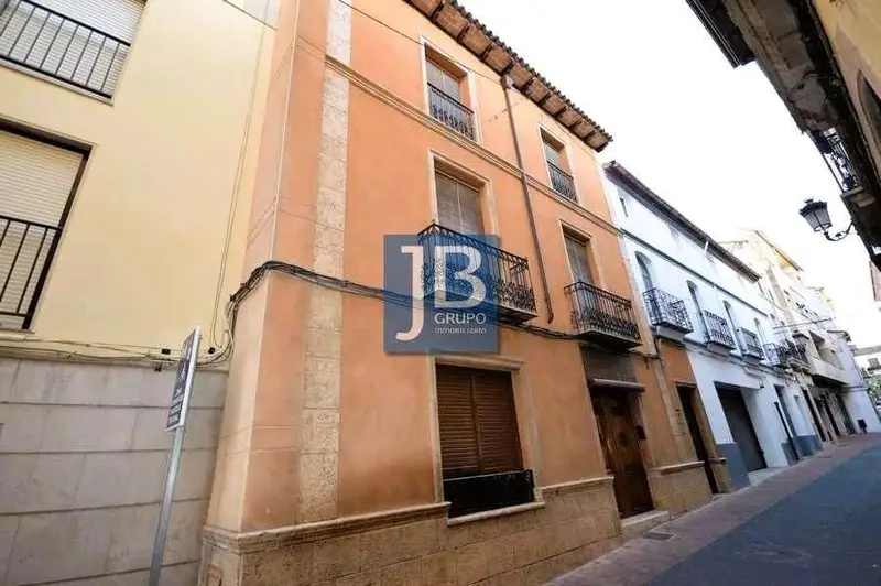 Casa con chimenea en Enguera Centro