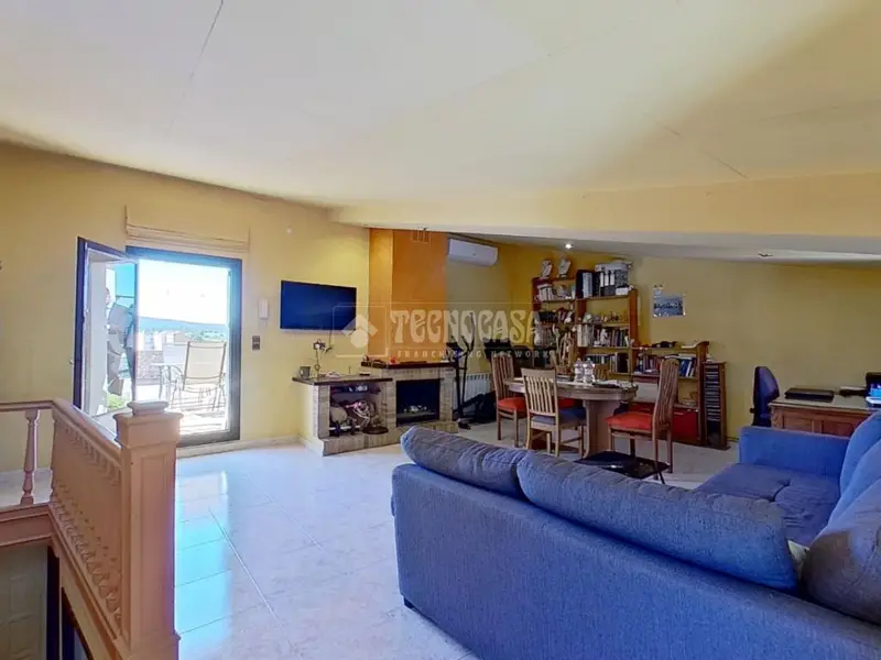 Dúplex en Venta en Artés 4 Dormitorios 251m2