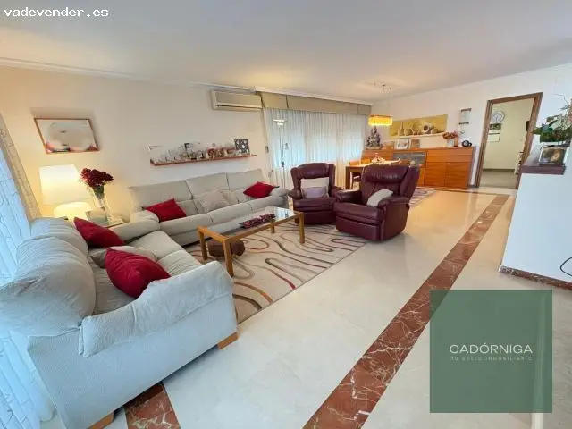 Casa en El Masnou con Vistas al Mar Piscina Privada y 4 Plantas
