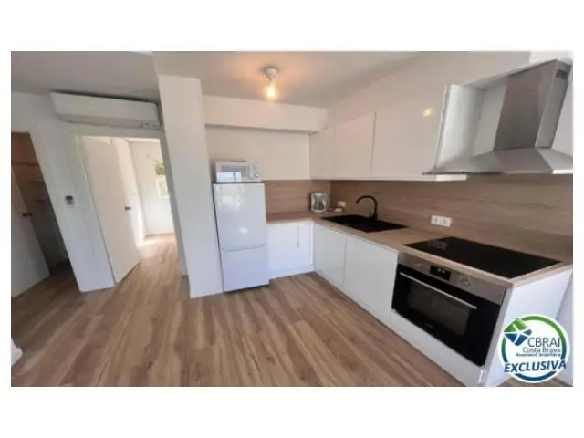 Apartamento en Roses con Terraza y Vistas al Mar