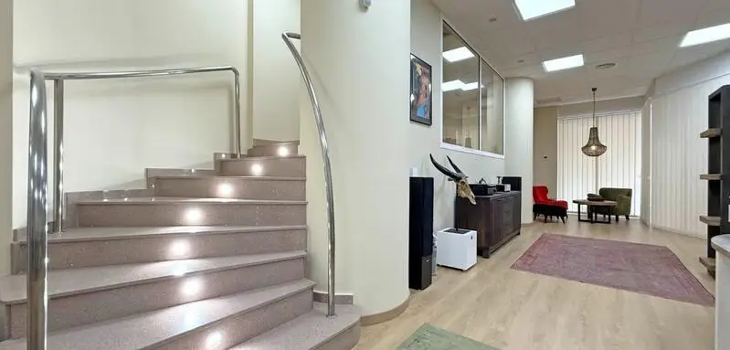 Oficina Comercial en Torrevieja: Espacio Moderno para Profesionales