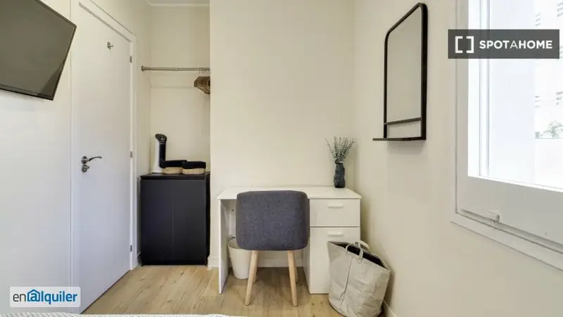 Alquiler Habitaciones Ciutat Vella Piso 4 Dormitorios Amueblado
