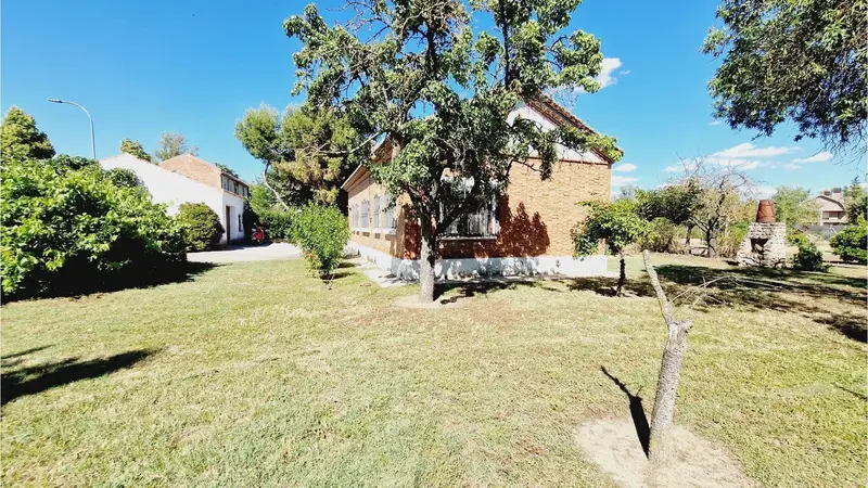 Chalet en Venta en Palencia 176m2 2170m2 Parcela Garaje