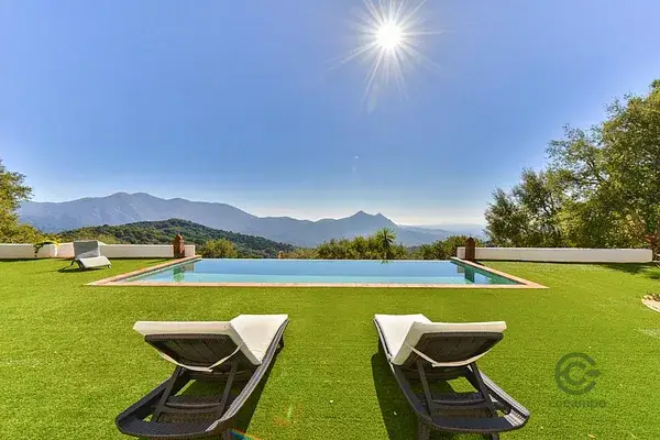 Villa de Lujo en Gaucin con Vistas Impresionantes