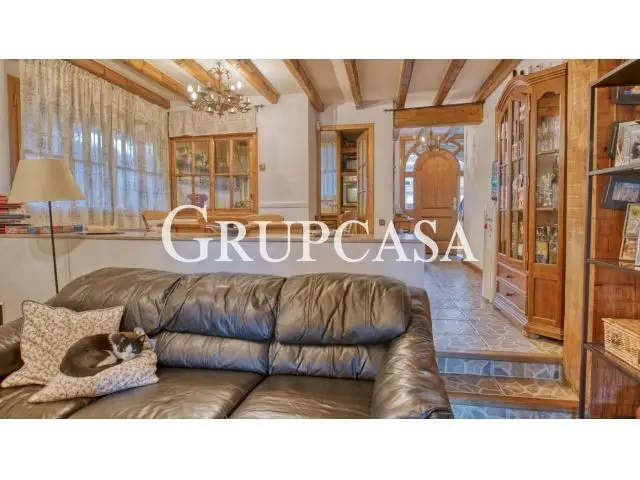Chalet de Montaña en Zona Alpicat con Piscina y Jardín