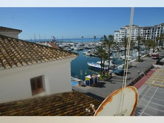 Apartamento en Puerto Duquesa con Vistas al Mar
