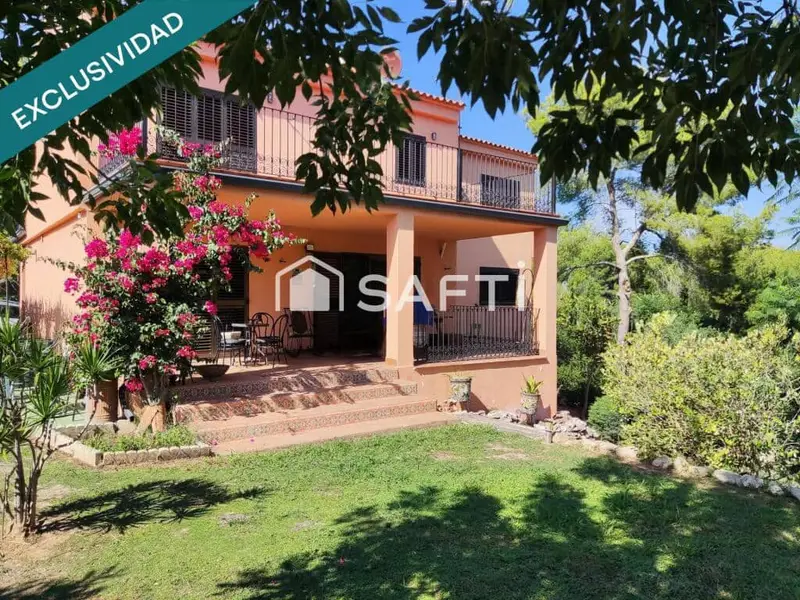 Chalet en Venta Betera Valencia Piscina Privada 6 Dormitorios