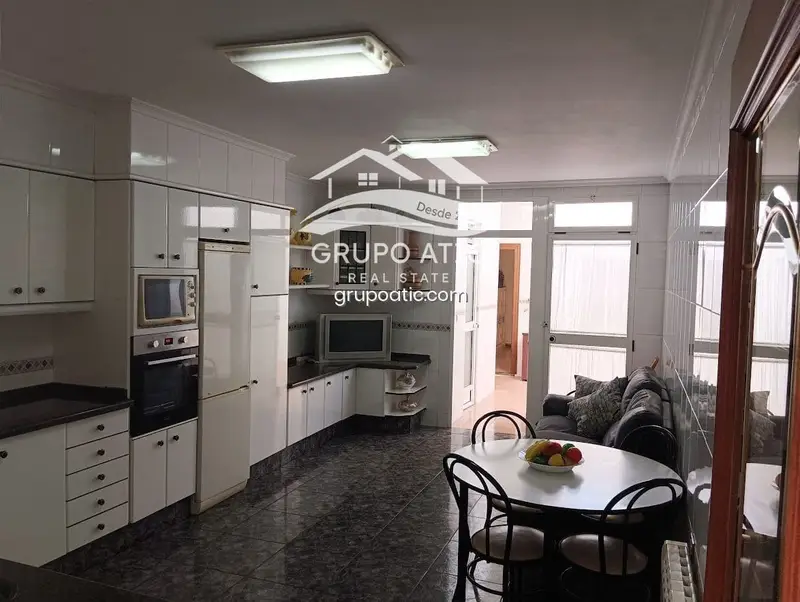 Casa señorial en Vila real con 4 plantas y terraza de 90m2