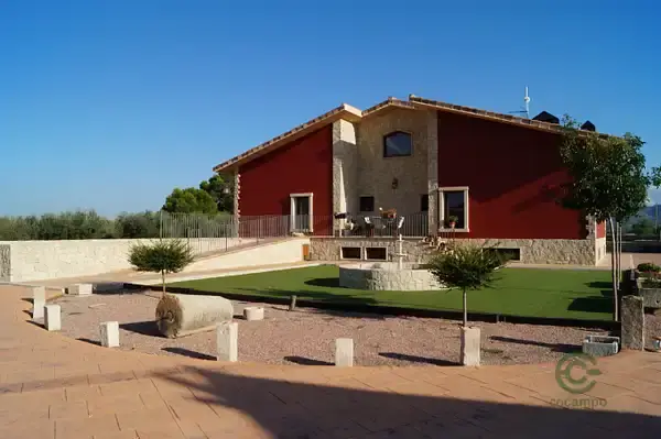 Chalet de Lujo en Monovar con Amplia Parcela