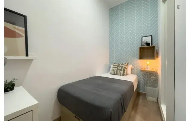 Rent 5 bedroom apartment in Barcelona