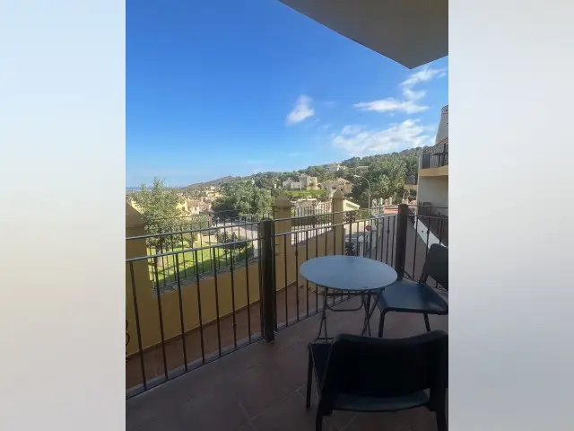 Cinco Apartamentos de Lujo en Montemares Golf