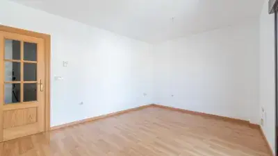 Piso en Venta 2 Dormitorios Patio Garaje Trastero Granada