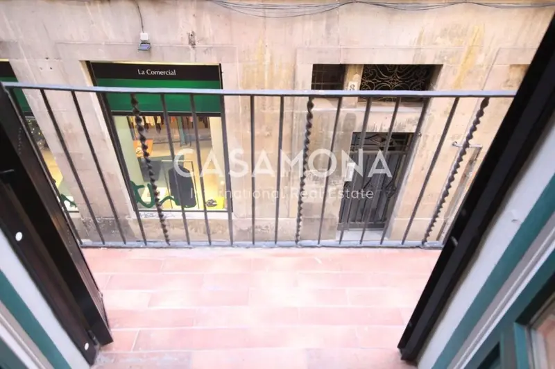 Estudio con Balc	
 y Terraza Privada en el G	tico Alquiler Mensual