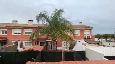 Casa Adosada en Venta en La Pobla de Vallbona