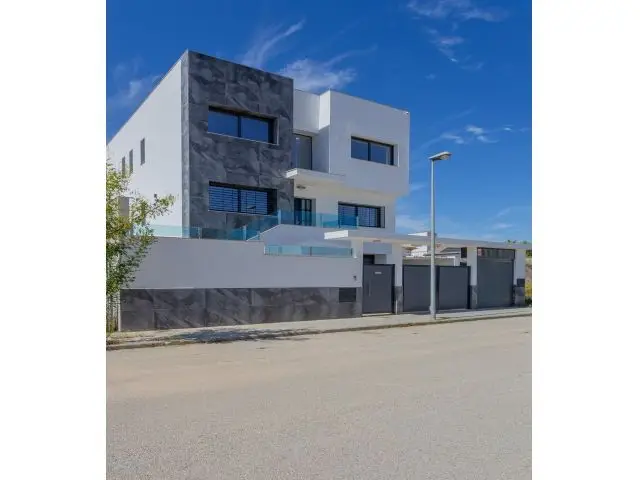 Casa en Los Cortijos Atarfe 4 Habitaciones Piscina Jacuzzi