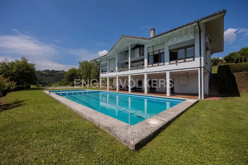 Pareado en Venta Garai Vizcaya 3 Dormitorios Jardin Piscina