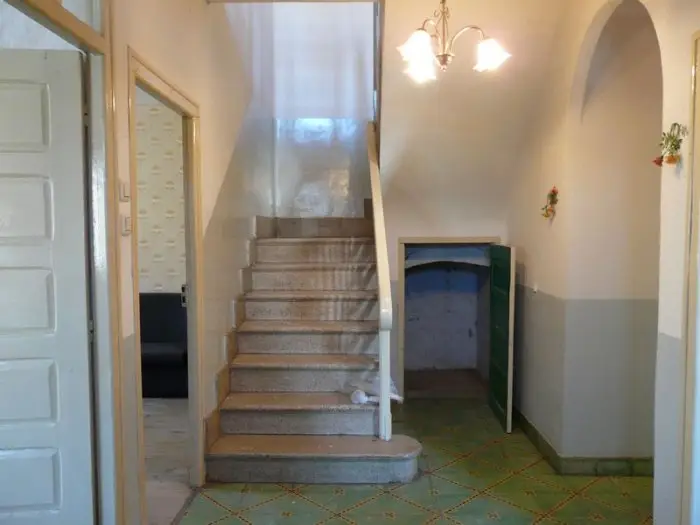Casa de Pueblo con Patio y Pajares cerca de León