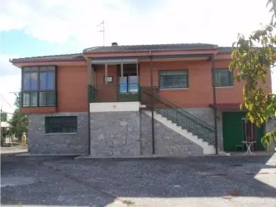 SE VENDE CASA CON TERRENO EN CABEZUELA
