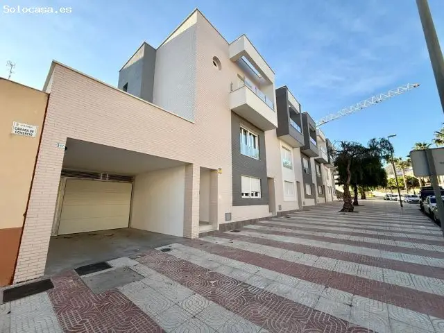 Triples en Aguadulce Centro con Garaje - ¡Reserva Ahora!