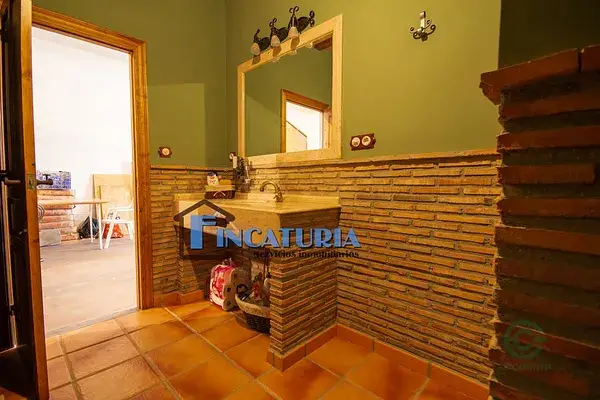 Casa para eventos y almacen en Riba roja de Turia