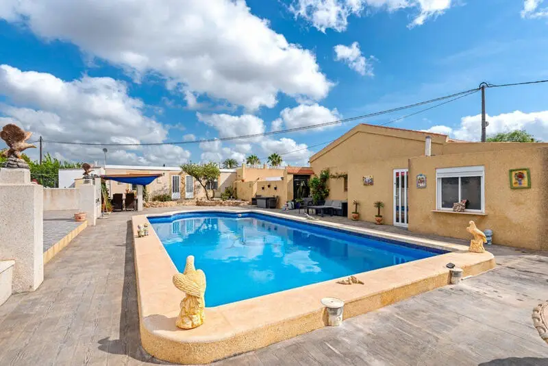 Villa de Lujo en Los Montesinos con 6 Remolques y 2 Piscinas