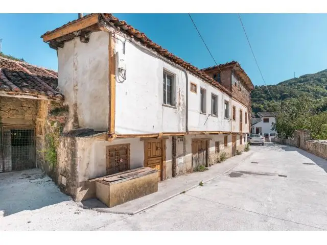 Casa en Sotiello Lena para reformar 189m²