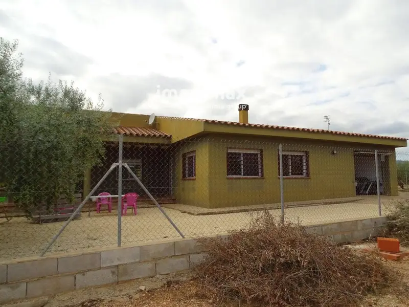 Chalet con Terreno y Olivos en Aldover Tarragona