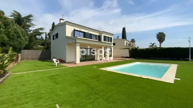 Chalet en Supermaresme con Vistas al Mar y Piscina