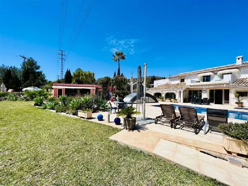 Chalet con Patio en Abiar Benitachell Villa con Piscina