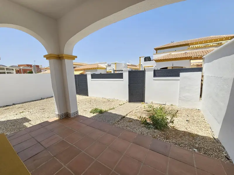 Casa Adosada en Aguas Nuevas Torrevieja con Piscina