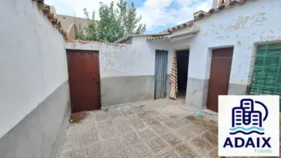 Casa en Venta Consuegra 3 Dormitorios Patio Para Reformar