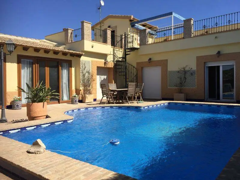 Chalet de 4 Dormitorios en Heredades Alicante