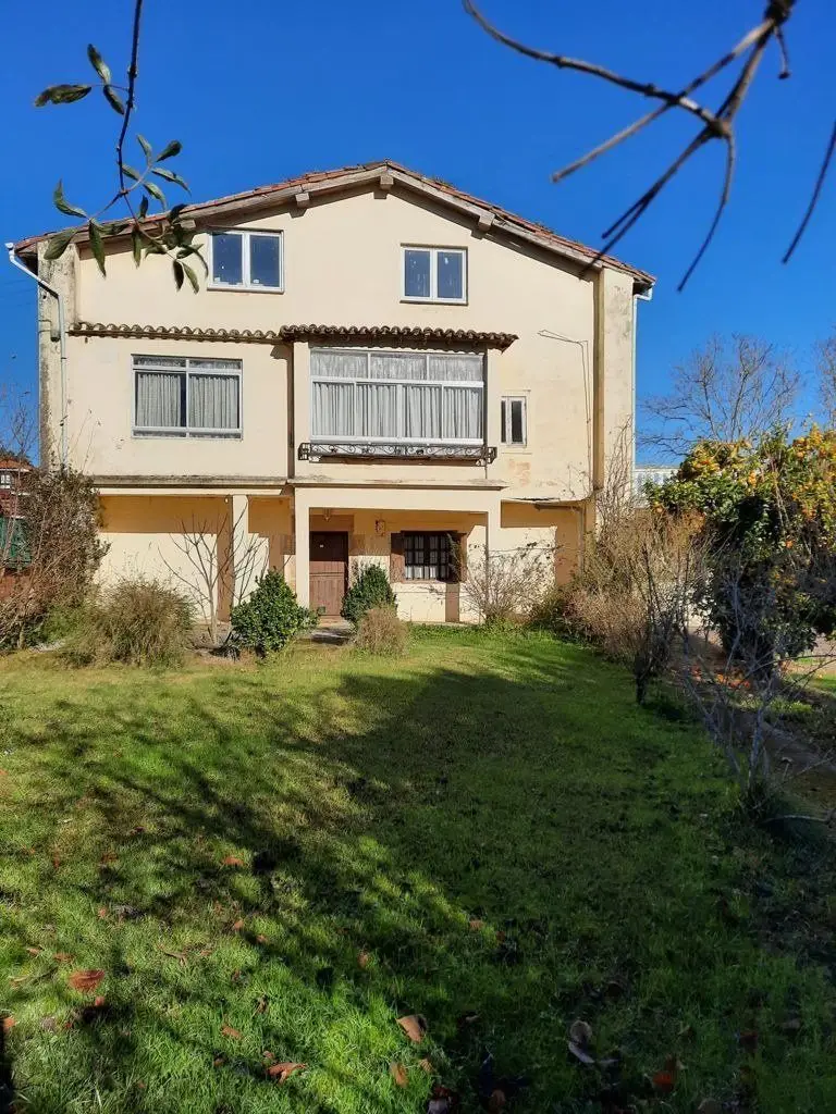 Venta Casa en Centro Rasines 331m2 Jardin 1530m2